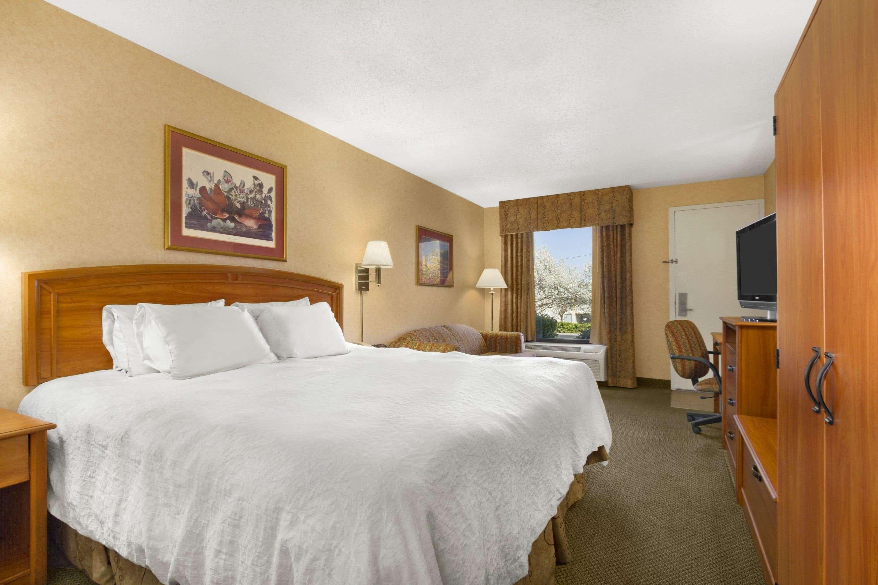 Howard Johnson By Wyndham Greensboro Near The Coliseum Εξωτερικό φωτογραφία